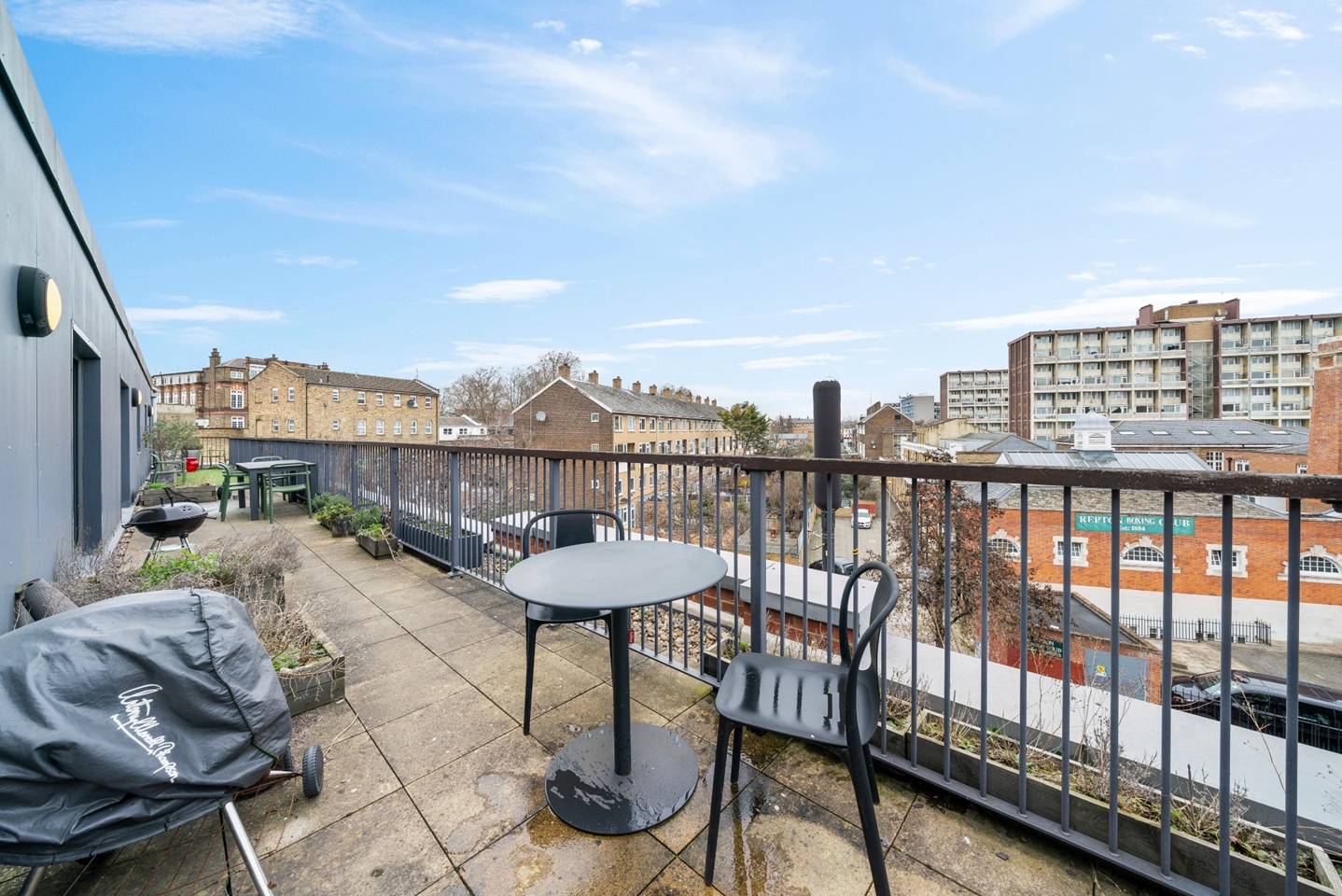 2 Bed Flat, Chapter House, E2 photo 3