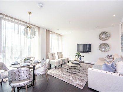 2 Bed Flat, Thornes House, SW11