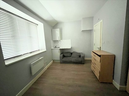 Studio Flat, Playgreen Way, SE6