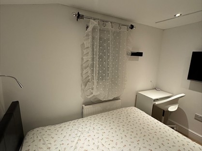 Room in a Shared House, Springfield Road, N11