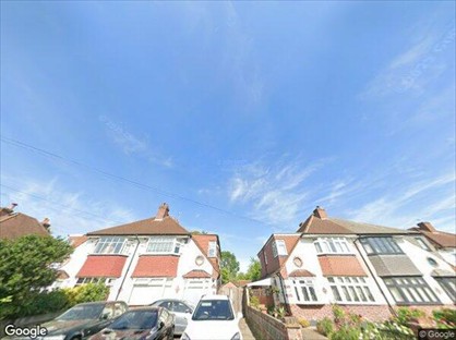 2 Bed Flat, Kinross Avenue, KT4