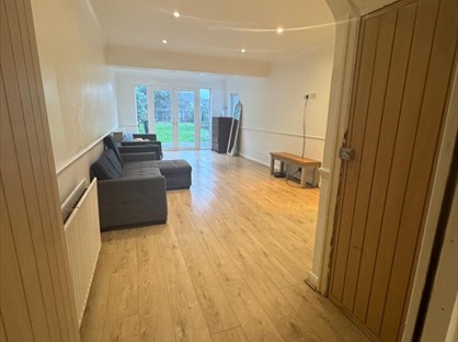 2 Bed Flat, Kinross Avenue, KT4