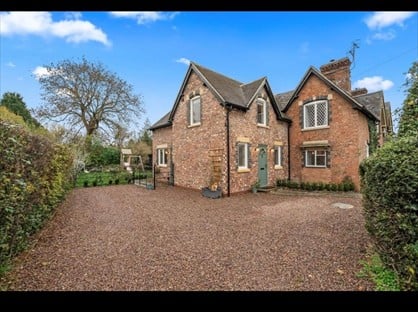 3 Bed Semi-Detached House, The Green, WR11