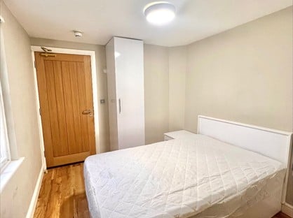 Room in a Shared Flat, Roodee House, CH1