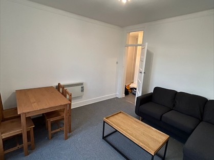 2 Bed Flat, Hartington Court, SW8