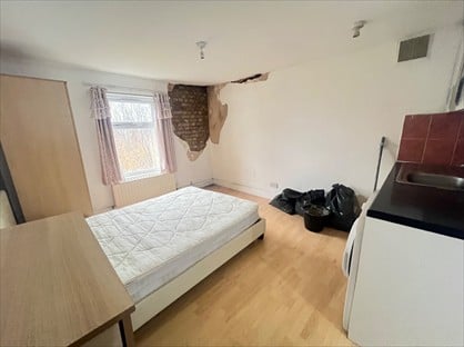 Studio Flat, Wightman Road, N8