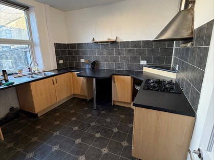 3 Bed Terraced House, Nashville Terrace, BD22