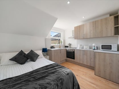 Studio Flat, Mitcham Road, SW17