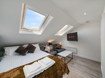 Studio Flat, Mitcham Road, SW17