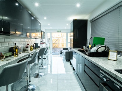 Room in a Shared House, Hunters Grove, SN2