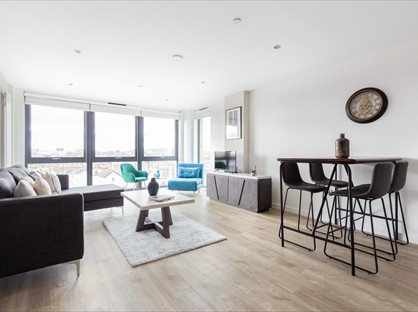 2 Bed Flat, Centric Close, NW1