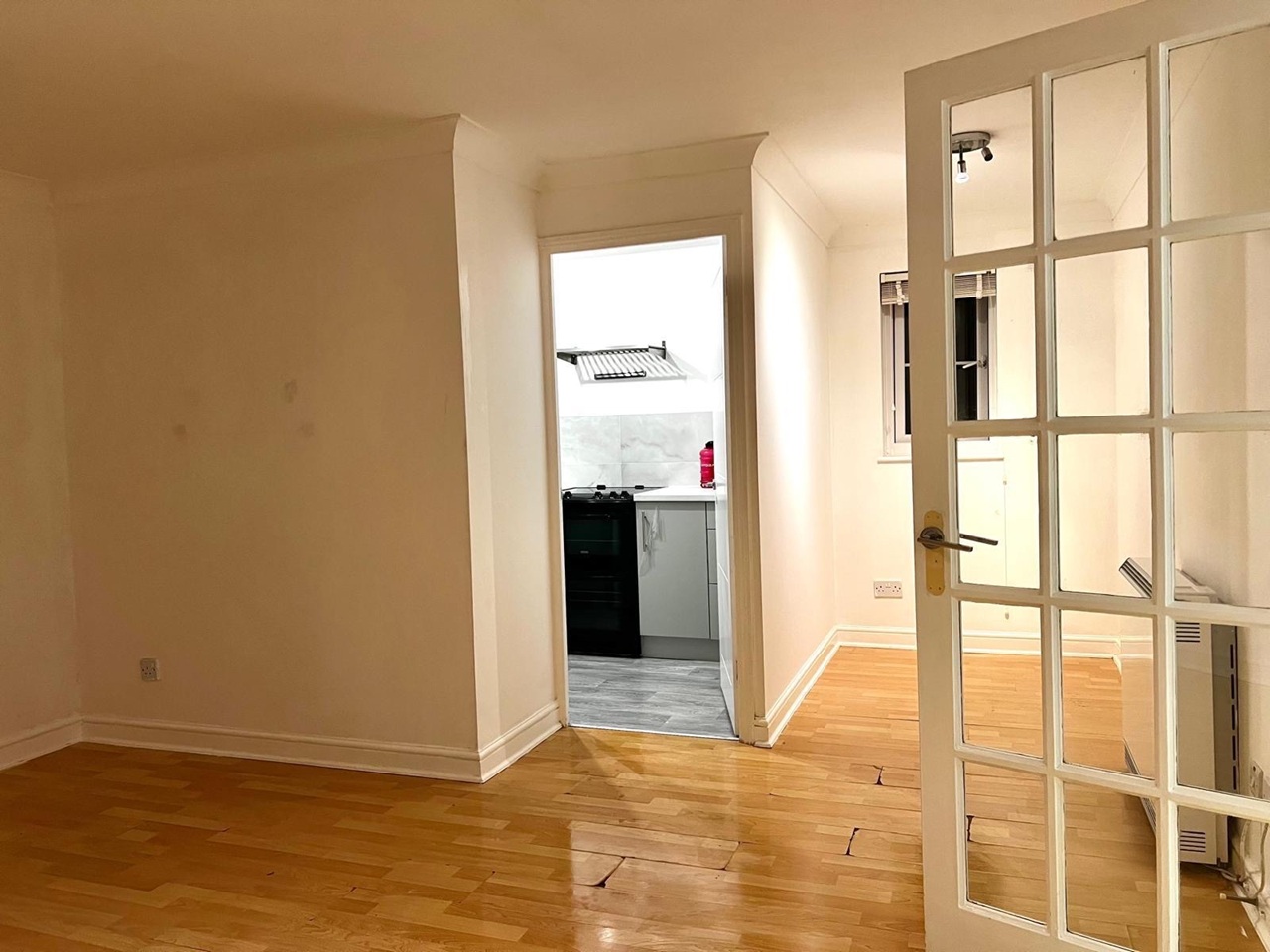 Mitcham - 2 Bed Flat, Mullards Close, CR4 - To Rent Now for £1,600.00 p/m