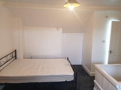 Room in a Shared House, Ingram Road, S2