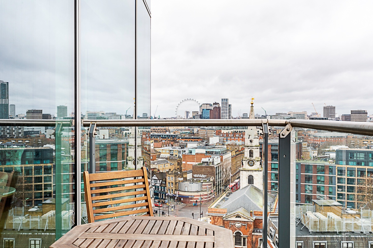 2 Bed Flat, Empire Square, SE1 photo 3