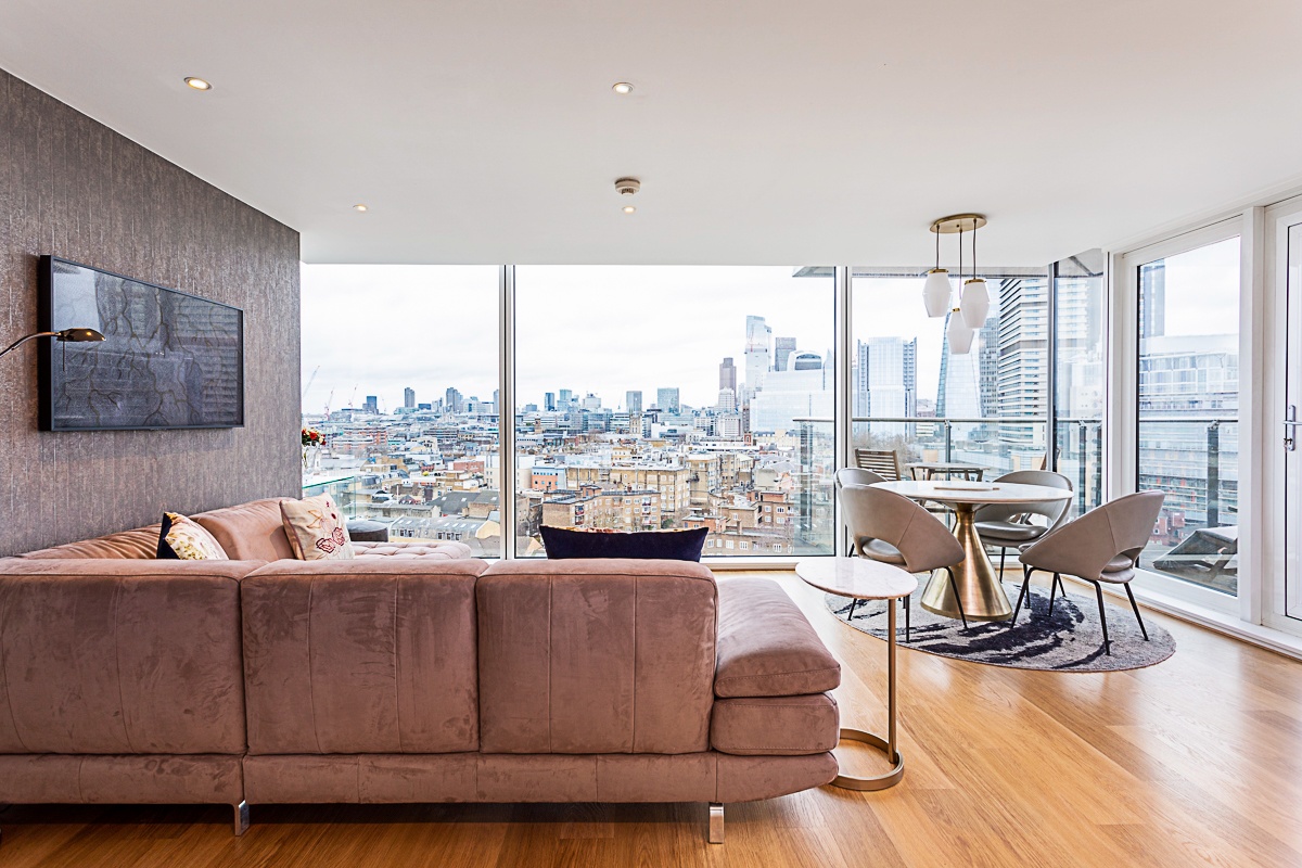 2 Bed Flat, Empire Square, SE1 photo 2
