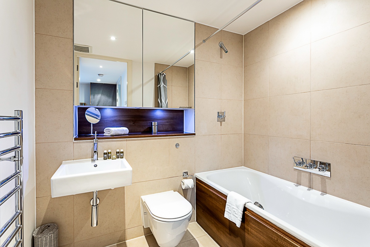 2 Bed Flat, Empire Square, SE1 photo 4