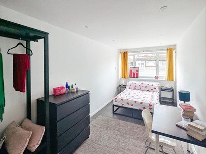 Room in a Shared House, The Silvers, CT10