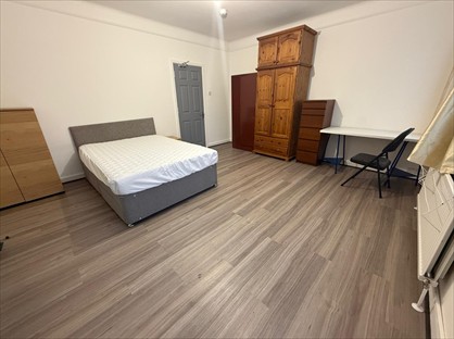 Room in a Shared House, The Limes Avenue, N11