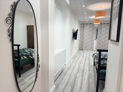 Room in a Shared House, Holmsley Close, KT3