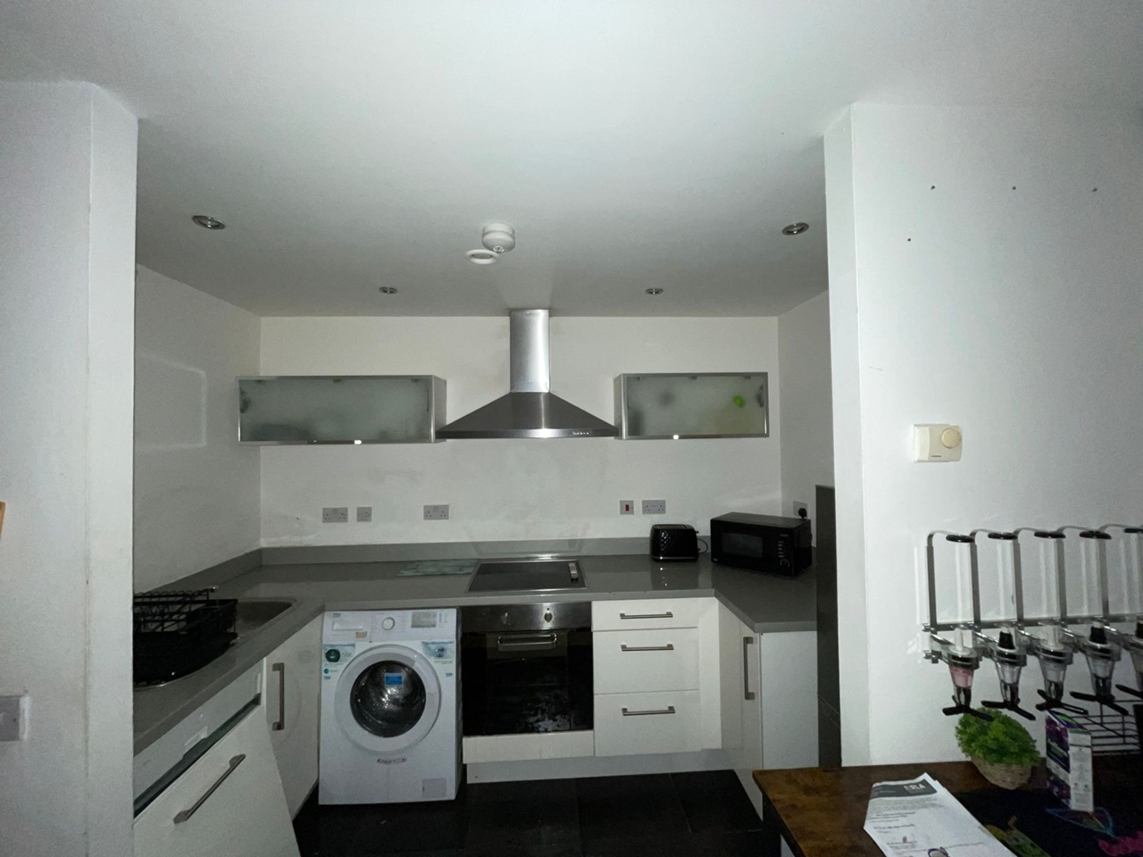 2 Bed Flat, Cornhill, L1 photo 2