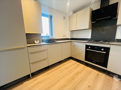 3 Bed Semi-Detached House, Kinder Close, BD13