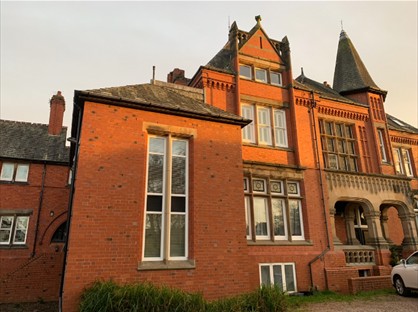 Room in a Shared House, Boothroyd, M33