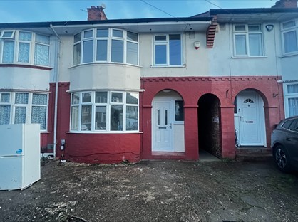 3 Bed Terraced House, Pembroke Avenue, LU4