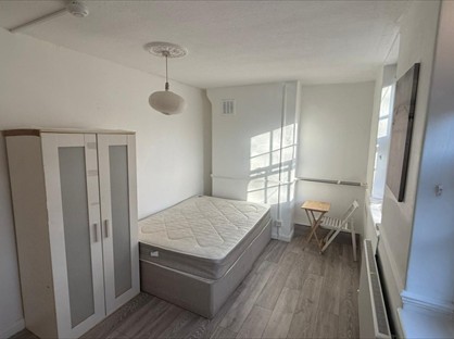 3 Bed Flat, Malta Street, EC1V