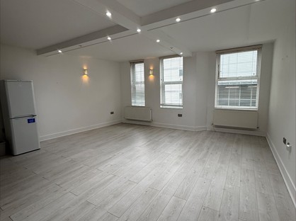 1 Bed Flat, High Street, SM1