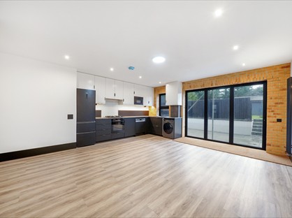 3 Bed Flat, Fir Tree Road, SM7