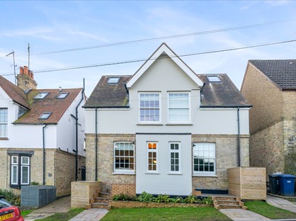 3 Bed Semi-Detached House, Hillview Road, NW7