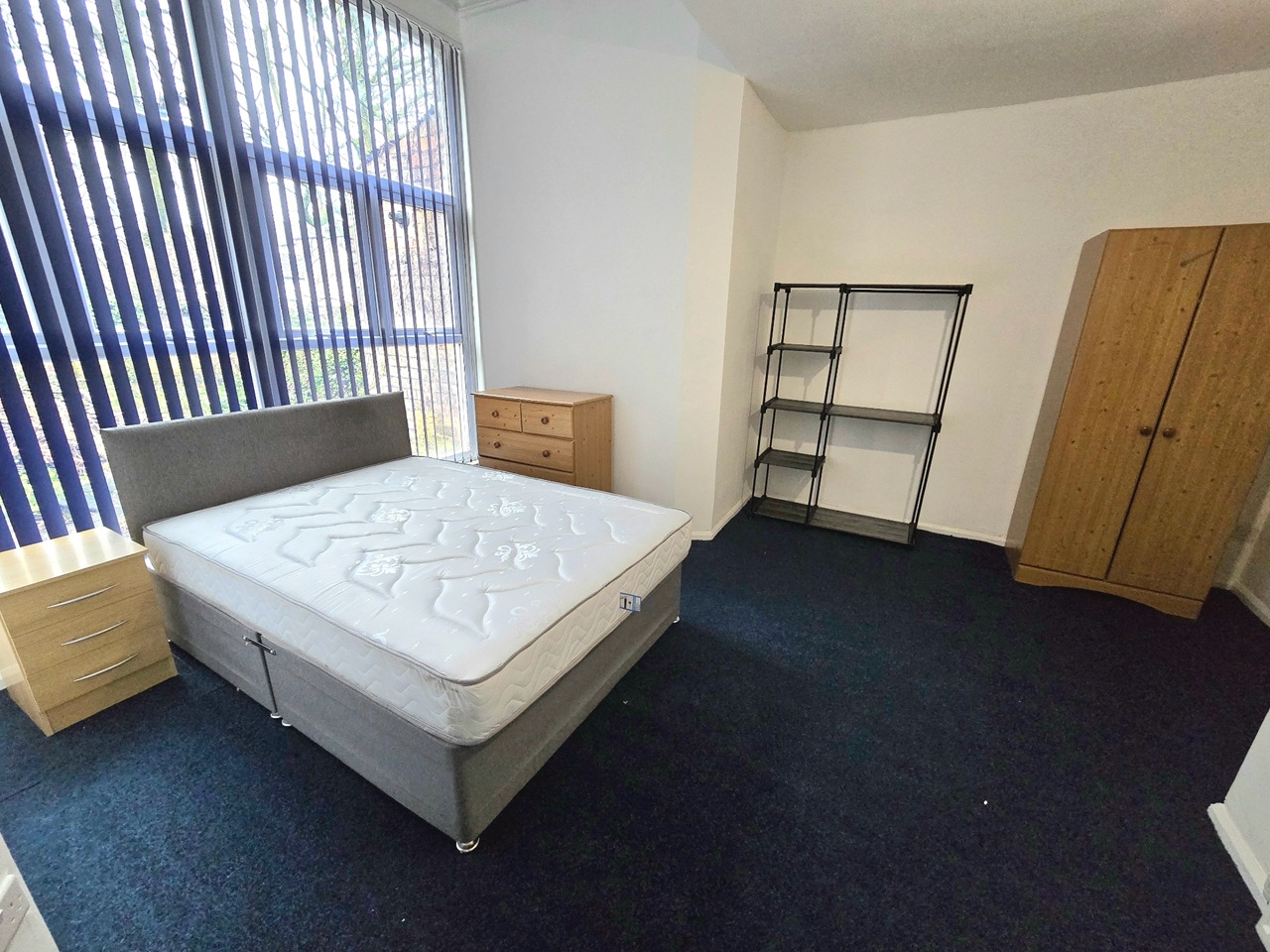 2 Bed Flat, Holly Road, L7