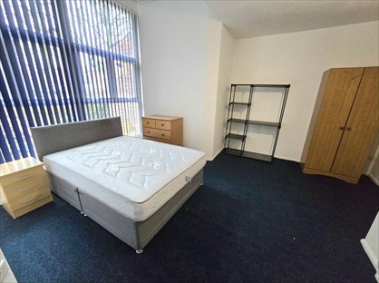 2 Bed Flat, Holly Road, L7