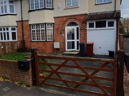 5 Bed Semi-Detached House, Winser Drive, RG30