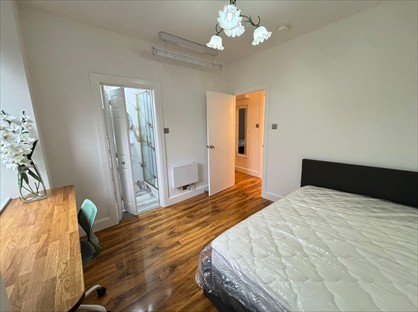 2 Bed Flat, Smithfield Street, EH11