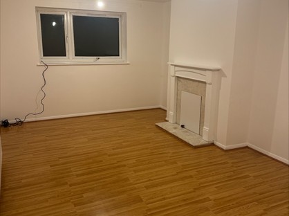 2 Bed Flat, Swallow Drive, UB5