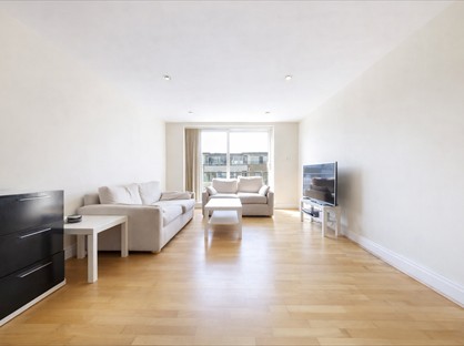 2 Bed Flat, Smugglers Way, SW18