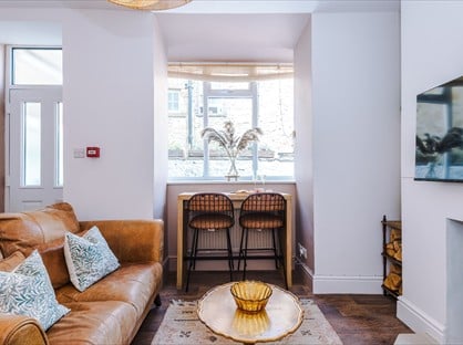 1 Bed Flat, West Road, SK17