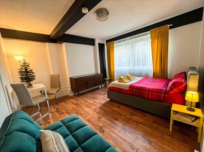 Studio Flat, Southwark Park Road, SE16