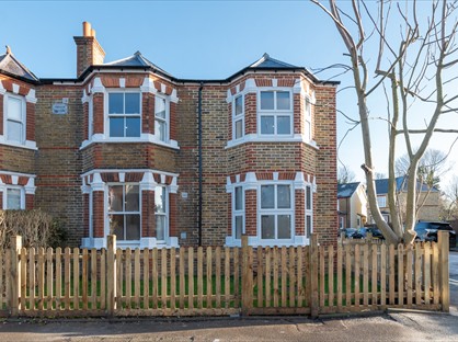 Room in a Shared House, Hook Road, KT19