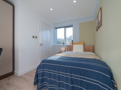 Room in a Shared House, Hook Road, KT19
