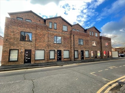 2 Bed Flat, Warwick Place, UB8