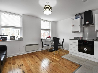 1 Bed Flat, Uxbridge Road, W12