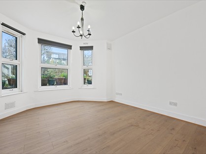 2 Bed Flat, Uxbridge Road, W12