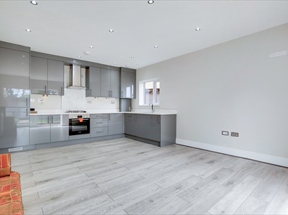 3 Bed Flat, St. Dunstans Avenue, W3
