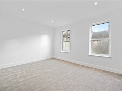 4 Bed Terraced House, Sterne Street, W12