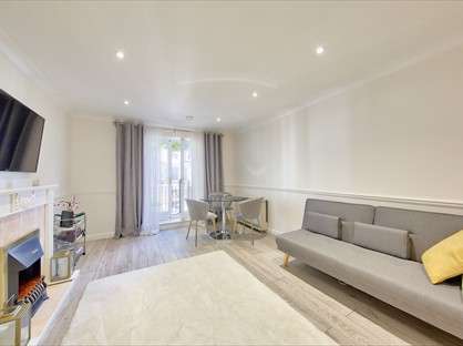 1 Bed Flat, Manston House, W14