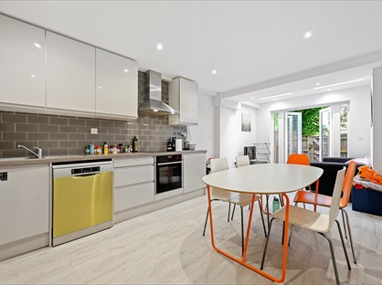 4 Bed Terraced House, Adeney Close, W6