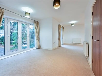 2 Bed Flat, Uplands Road, GU1