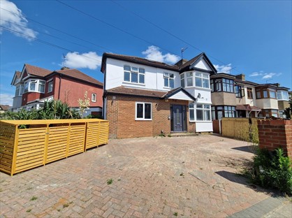 Studio Flat, Boleyn Avenue, EN1